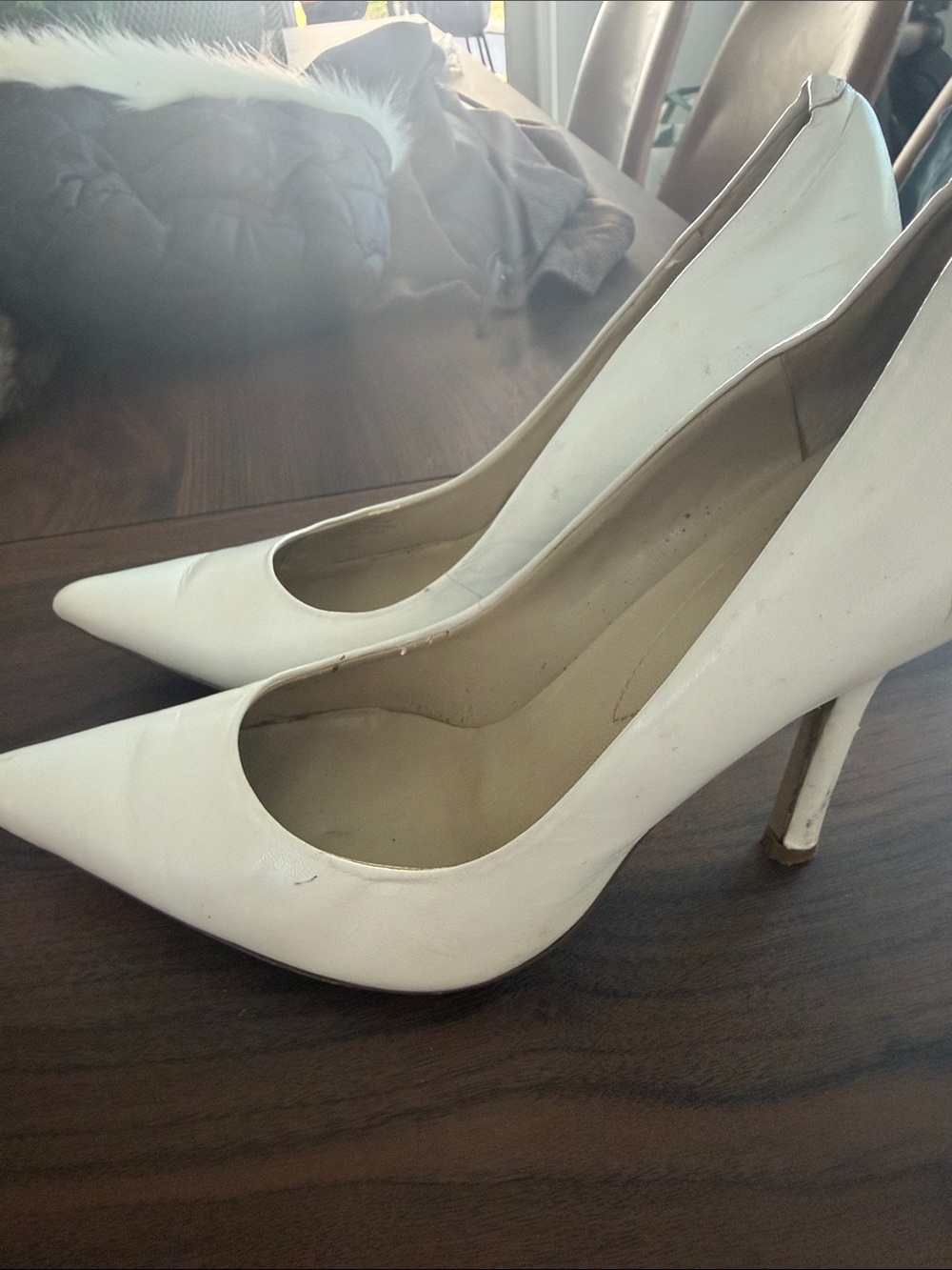 GUESS White Pointed Toe Leather Pumps - Picture 3 of 8